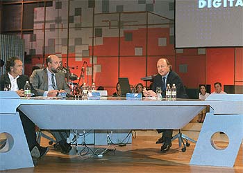 Javier Díez de Polanco, a la derecha, junto a Carlos Abad y José Manuel Lorenzo.rnrn GORKA LEJARCEGI