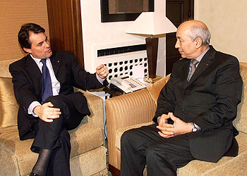 El   conseller en cap   de la Generalitat, Artur Mas, junto al primer ministro marroquí, Driss Jettou.