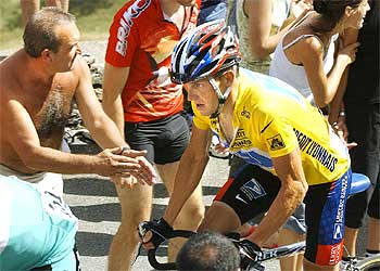 VINOKUROV TAMBIÉN ACOSA A ARMSTRONG.