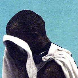 El nigeriano Ali Maiga Akibou llora tras ser descalificarnrndo