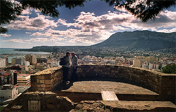Una vista de Dénia desde el castillo.