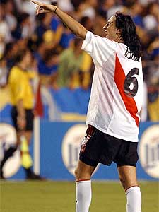 Matías Lequi, en un partido con el River Plate.