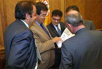 Firmado el convenio para que el AVE llegue a Barcelona