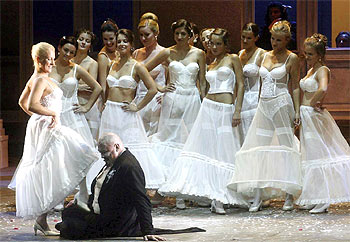 Una escena de  El rapto en el Serrallo  estrenado en Salzburgo.