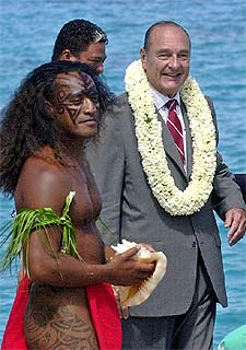 Chirac avala los ensayos nucleares