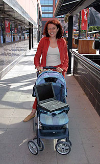 SE OFRECE CANGURO DE 'WEBS' PARA LAS VACACIONES.