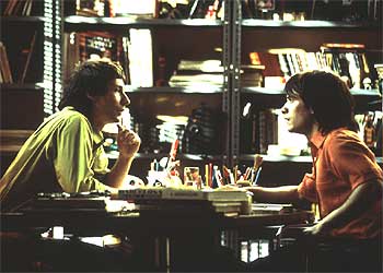 Fele Martínez (izquierda) y Gael García Bernal, en el rodaje de  La mala educación , de Pedro Almodóvar.
