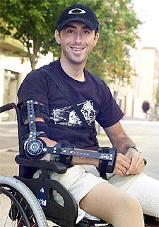 Joseba Beloki, sonriente, en su silla de ruedas.