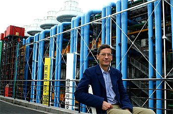 Alfred Pacquement, director del Musée National d'Art Moderne, en el exterior del Centre Georges Pompidou, en París.