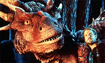 Un fotograma de 'Dragonheart', filme con elementos que recuerdan el mundo de Andrzej Sapkowski (abajo).