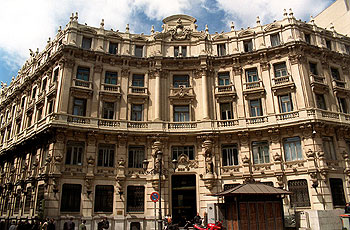 El SCH ha sido el primero en lanzar participaciones preferentes acogiéndose a la legislación española.