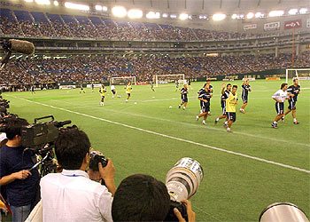 ENTRENAMIENTO ANTE 45.000 ESPECTADORES.