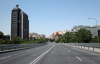 El éxodo vacacional vacía las calles.