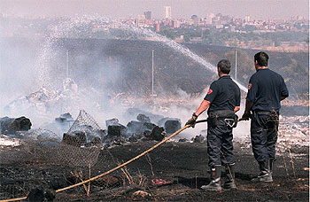 El fuego devasta 25 hectáreas de pastos cerca de la Casa de Campo.