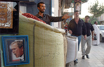 En Suleymaniya, un comerciante vende un retrato de Bush, considerado allí como un libertador.