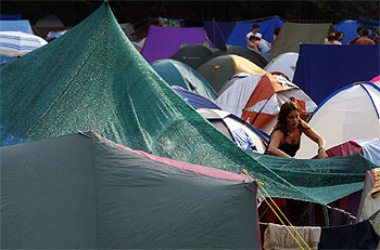 Jóvenes, 'rastafaris' y familias disfrutan del 'reggae' en Torelló