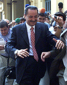 Julián Muñoz, al salir de  la Audiencia de Málaga después de  declarar.