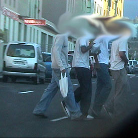 Fotografía de un seguimiento real a un joven, contratado por los padres de éste y realizado por la agencia Mira Detectives.