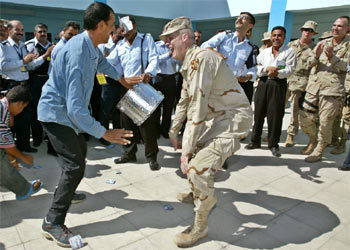 CEREMONIA DE GRADUACIÓN EN BAGDAD