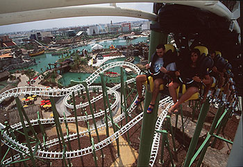 El Jaguar es una de las principales atracciones del parque sevillano Isla Mágica.