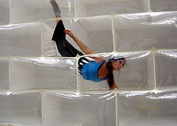Detalle de la escenografía de 'La flauta mágica' , durante uno de los ensayos de La Fura en Bochum.