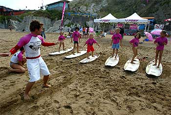 Ellas también 'surfean'