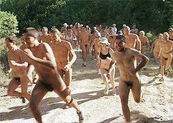 Los corredores de la carrera de cross celebrada en Passanant, Tarragona, durante un momento de la prueba.