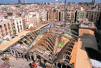El mosaico sobre el mercado de Santa Caterina toma forma
