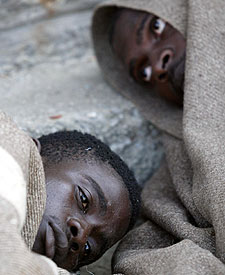 Dos inmigrantes llegados ayer.