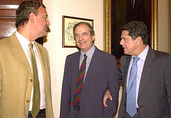 De izquierda a derecha, Jesús Caldera, Iñaki Anasagasti y Federico Trillo-Figueroa, ayer en el Congreso.