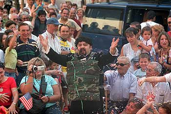 La compañía Trapuzaharra representa la obra   El cuarto tenor   durante el Festival Internacional de Teatro de Calle que se celebra en Alcorcón.