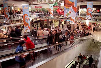 En los últimos cinco años se han abierto 122 nuevos centros comerciales en España.