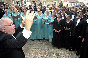 COROS PARA LA VIRGEN BLANCA.