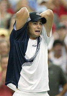 Andy Roddick, emocionado tras vencer a Juan Carlos Ferrero.