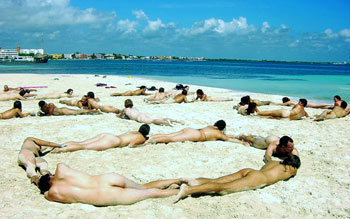 Manifestantes antiglobalización forman un 