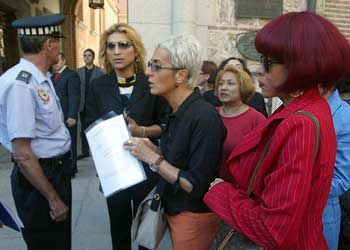 Las prostitutas quieren ver al alcalde