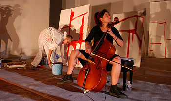 'ULTRAMARINOS' EN EL 'ALMACÉN' DE LA BIENAL DE VALENCIA.