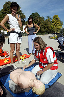 Primeros auxilios a un muñeco