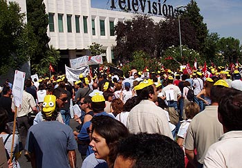 Concentración de trabajadores en la sede de Antena 3, el pasado sábado.