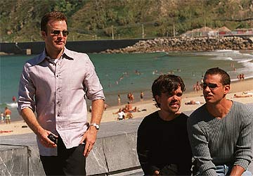 El director de  The station agent,  Tom McCarthy (de pie), con los actores Peter Dinklage y Bobby Cannavale.rnrn  JESÚS URIARTE