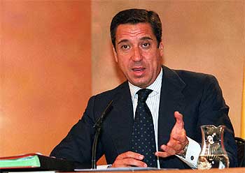 Eduardo Zaplana, ayer, tras el Consejo de Ministros.