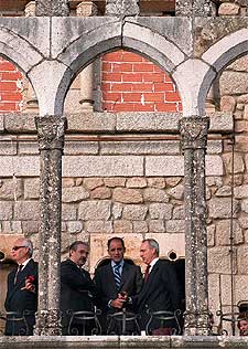 Francisco Camps, en el centro, se hace cargo del claustro.