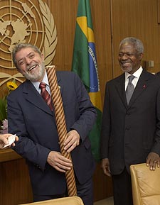 Luiz Inázio Lula da Silva (izquierda) junto a Kofi Annan, ayer, en la ONU.