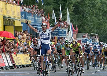 Alessandro Petacchi cerró ayer la Vuelta, en Madrid, con un nuevo triunfo.