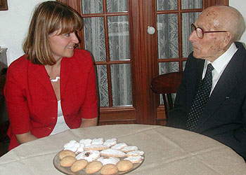 Visita al más anciano.