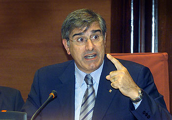 Francesc Homs, durante su comparecencia ayer en el Parlamento de Cataluña.