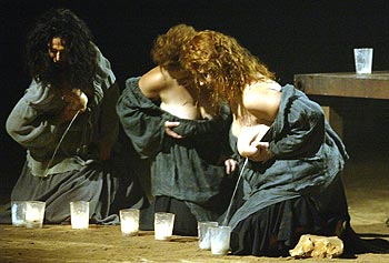 Una escena de las  Comedias   bárbaras,  dirigidas por Bigas Luna, durante los ensayos.