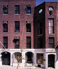 Fachada de la sede del Instituto Cervantes en Nueva York en abril de 1999.