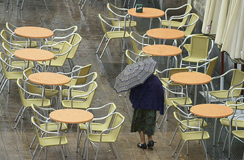 APARECEN LOS PARAGUAS.