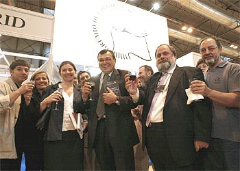 Algunos de los participantes en la Fiesta de la Biblioconvivencia, ayer en Liber.